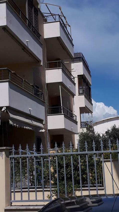 Domus Claudio Lägenhet Fiumicino Exteriör bild